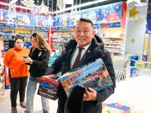 Дмитрий Садовников и руководители курируемых ведомств приняли участие в «Елке добра»