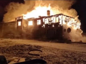 «В 00:07 нам позвонили: ваш дом горит». Подробности пожара в многоквартирном доме в Якутии ночью 31 декабря