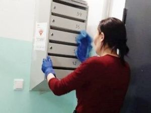 Срочно: В Якутске продолжается заключительная дезинфекция в подъездах домов, из которых госпитализировали больных коронавирусной инфекцией на 25 мая