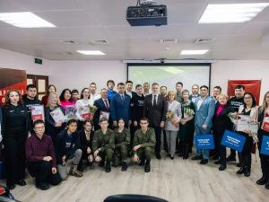 Кирилл Бычков наградил лауреатов премии «Команда Путина»