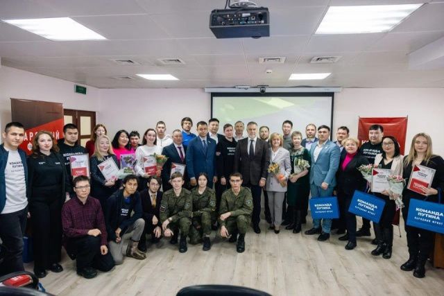 Кирилл Бычков наградил лауреатов премии «Команда Путина»