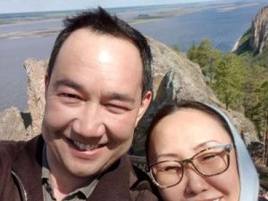 Айсен Николаев вместе с женой зарядились энергией родной земли