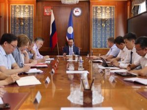 Айсен Николаев провел планерное совещание с руководством Правительства и Администрации Якутии