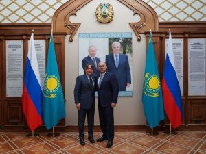 Первый вице-премьер Якутии Джулустан Борисов провел встречу с Послом Казахстана в РФ Дауреном Абаевым