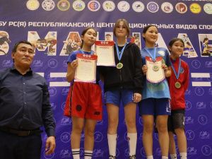 Юные якутские мас-рестлеры разыграли путёвки на первенство России