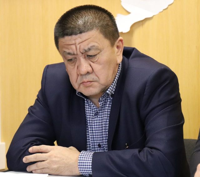 Администрация города Ленска обязала компанию Арман, принадлежащую Абильмановой Юлии - дочери главы Ленского района Абильманову Жумарту, освободить незаконно занятые два земельных участка, площадью 12,8 тысяч кв.м