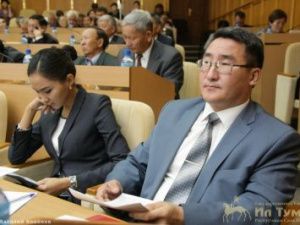 Спикер Госсобрания Якутии уселся на двух креслах 
