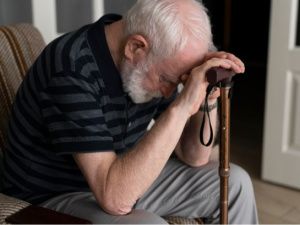 Мошенники убедили 84-летнего пенсионера из Якутска вылететь в Москву, затем в Санкт-Петербург и передать около 3 млн рублей курьерам