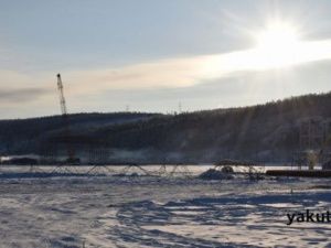 Ни забора, ни охраны, ни средств пожаротушения. В Якутии строят дорогу к Ленскому мосту