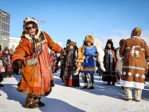 1700 человек прошлись в национальных костюмах по центру Якутска