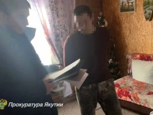 Житель Якутии из-за ссоры о трудоустройстве смертельно ранил ножом в ногу 69-летнего отца