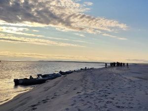 Две недели ищут пропавших рыбаков в Якутии