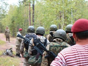 Боец отряда специального назначения «Белый медведь» удостоен правом  ношения оливкового берета