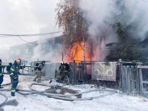 В Якутске на пожаре погибли двое человек: Личности устанавливаются