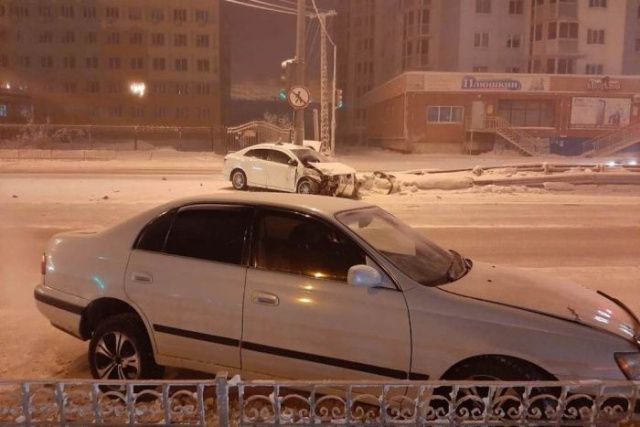 В Якутске при столкновении трех "Тойот" пострадали два пассажира