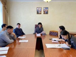 Сардана Авксентьева встретилась с активистами городского фонда помощи животным 