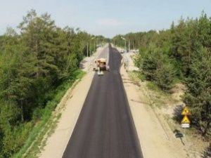 Дорожники восстанавливают покрытие федеральной автодороги «Вилюй»
