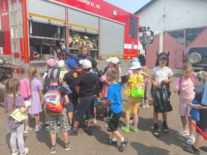 На базе Культурного центра АО «АК «ЖДЯ» работает летняя детская площадка