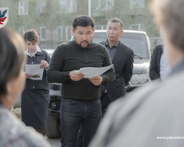 Мэр Якутска поручил проработать вопрос о льготной аренде жилья для жильцов аварийных домов Строительного округа