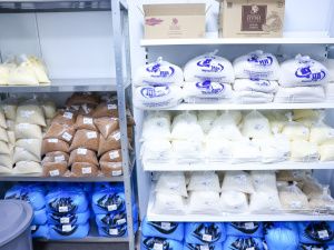 Айсен Николаев осмотрел ассортимент в торгово-логистическом центре жиганска