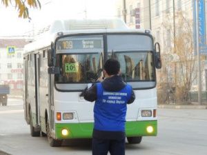 В Якутске ведется контроль за соблюдением масочного режима в общественном транспорте