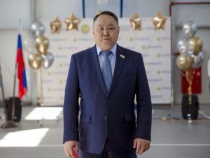 Альберт Семёнов поздравил школьников с окончанием учебного года