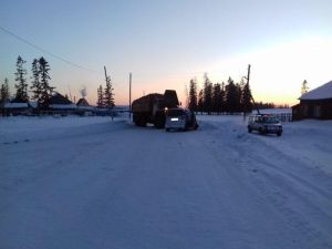 В Якутии иномарка врезалась в грузовик