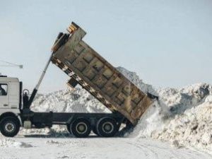Мэрия: вывоз снега в Якутске идет с опережением