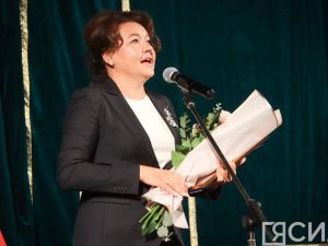 В ТЮЗе Якутии завершилась декада 35-летия творческой деятельности артистки Марии Даниловой