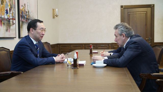 Состоялась встреча Айсена Николаева с главой «Росгеологии» Сергеем Горьковым