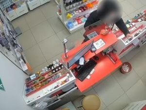 В Якутске мужчина украл лекарства на 2,5 тысячи рублей