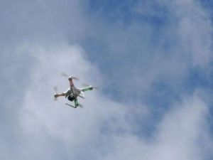 Мужчина пытался использовать дрон при доставке посылки в колонию