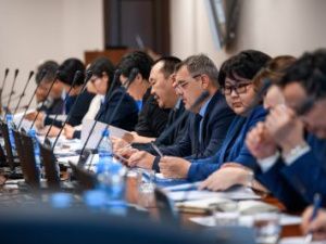 Айсен Николаев поручил кабмину республики усилить работу по реализации нацпроектов