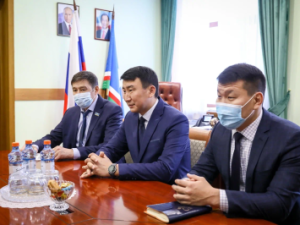 Сергей Местников встретился с Сарданой Трофимовой и ее тренером Татьяной Жирковой