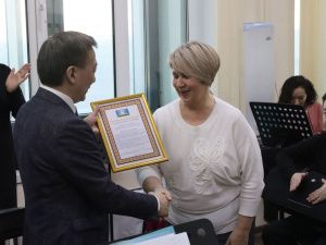 Афанасий Ноев поздравил Наталью Базалеву с 65-летним юбилеем 