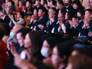 Кирилл Бычков поздравил с юбилеем Высшую школу музыки Якутии