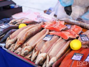 Море рыбы: Традиционная ярмарка развернулась на Комсомольской площади