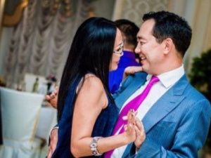 Супруга главы Якутии зарабывает почти в 3 раза больше мужа