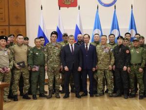 Юрий Трутнев вручил государственные награды добровольцам отряда «Боотур» и военнослужащим из Якутии