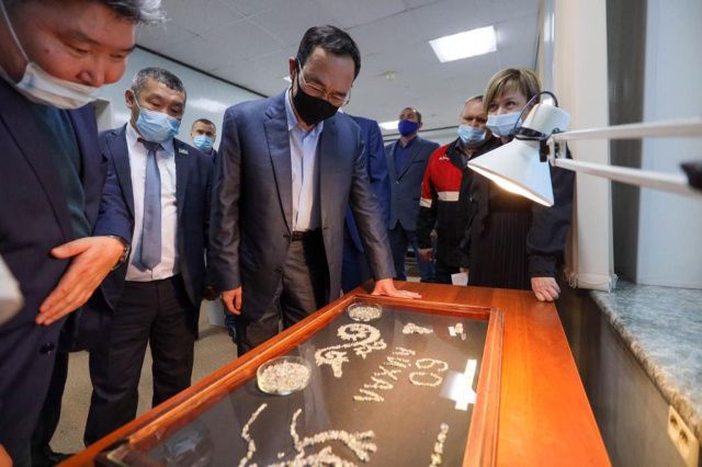 Глава Якутии оценил производственные мощности обогатительной фабрики Айхальского ГОКа