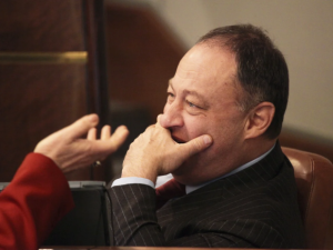 The Guardian сообщила о смерти бизнесмена и экс-сенатора Слуцкера