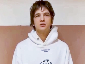 Суд арестовал на 15 суток рэпера, зажигавшего на «голой» вечеринке в одном носке