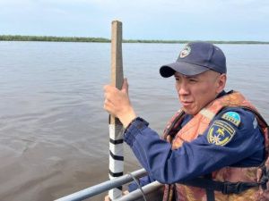 В Намском районе перевернулась лодка с людьми. Ведутся поиски пропавшего без вести