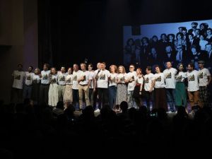 Премьерой концерта «Арбатский дворик» к 100-летию Булата Окуджавы Русский театр завершил сезон 