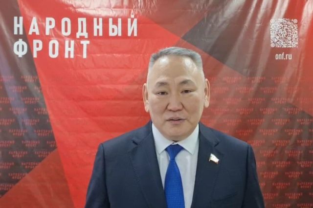 Сенатор РФ Сахамин Афанасьев поставил подпись в поддержку Владимира Путина