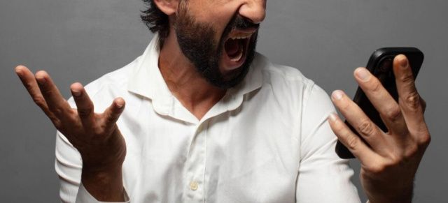 В Якутске мужчина после телефонного конфликта приехал к оппоненту, вломился в его дом и жестоко избил до тяжких травм