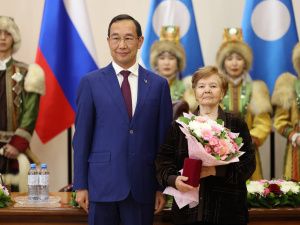 Айсен Николаев вручил 35 якутянам государственные награды