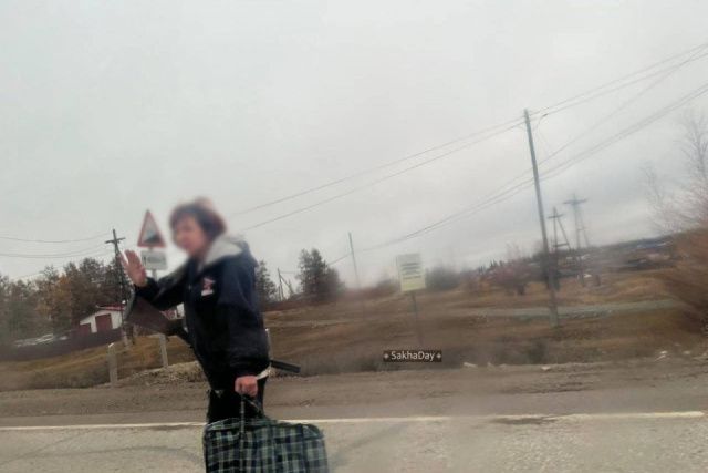 Женщину с ружьем заметили на дороге в Хангаласском районе Якутии