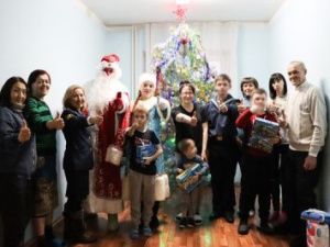 Сотрудники лечебно-исправительного учреждения № 5 поздравили с наступающим Новым годом граждан, прибывших из Донецкой Народной Республики и Луганской Народной Республики, Запорожской и Херсонской областей