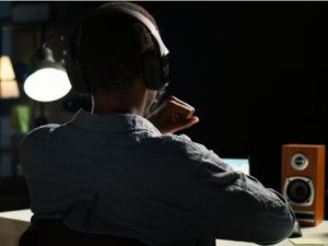 Бывший замминистра предпринимательства и туризма РС(Я) предстал перед судом за покупку подслушивающих устройств для слежки за экс-супругой